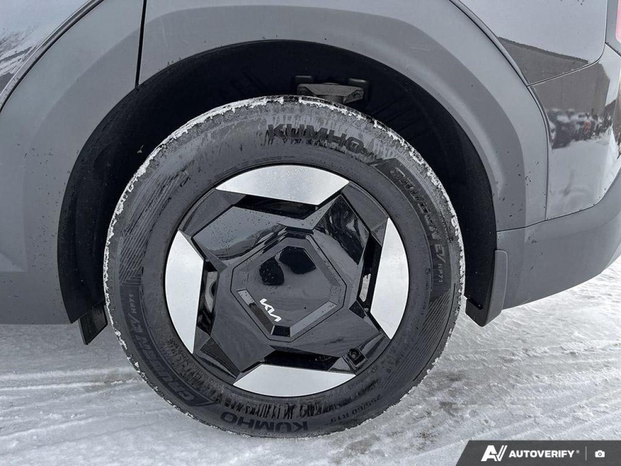 2024 Kia EV9 Wind | 3rd Row | Leather | Heated Wheel | Cooled + Heated Seats | Winter Wheels Included | and More Photo