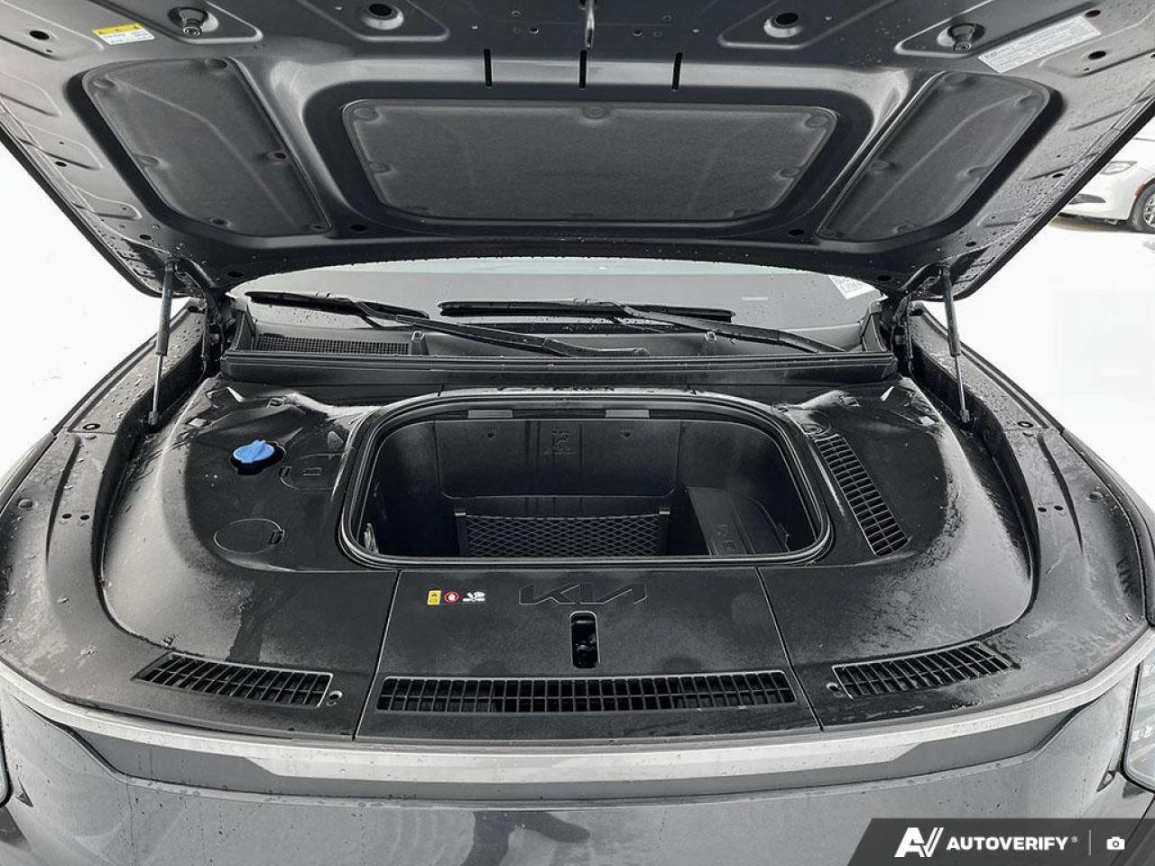 2024 Kia EV9 Wind | 3rd Row | Leather | Heated Wheel | Cooled + Heated Seats | Winter Wheels Included | and More Photo