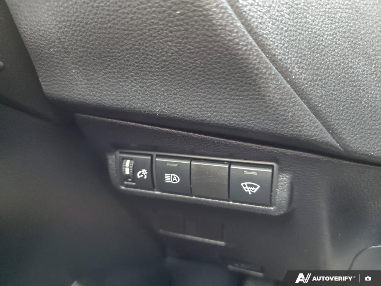 2022 Toyota Corolla Cross LE AWD | Apple Car Play | Android Auto | Heated Seats | Photo