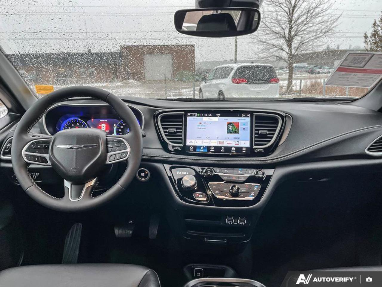 2025 Chrysler Pacifica Select Photo