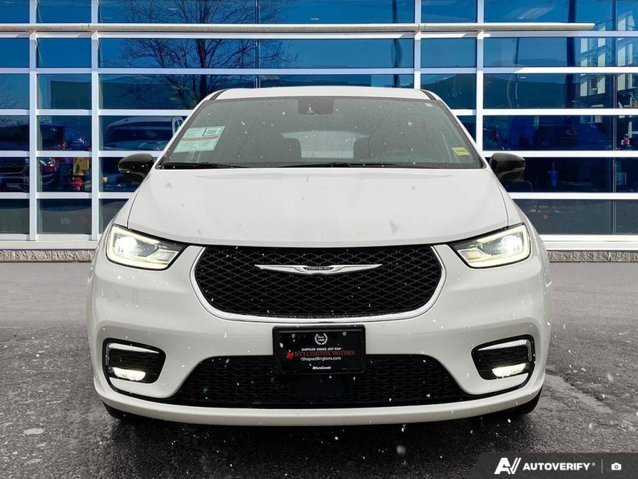 2025 Chrysler Pacifica Select Photo