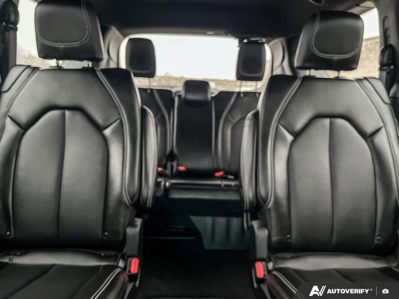 2025 Chrysler Pacifica Select Photo