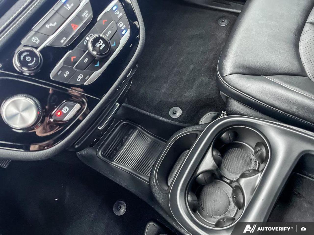 2025 Chrysler Pacifica Select Photo