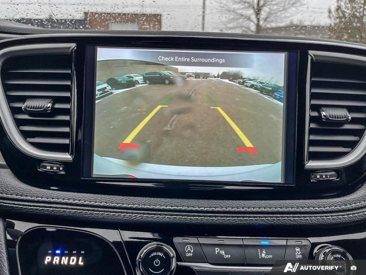 2025 Chrysler Pacifica Select Photo