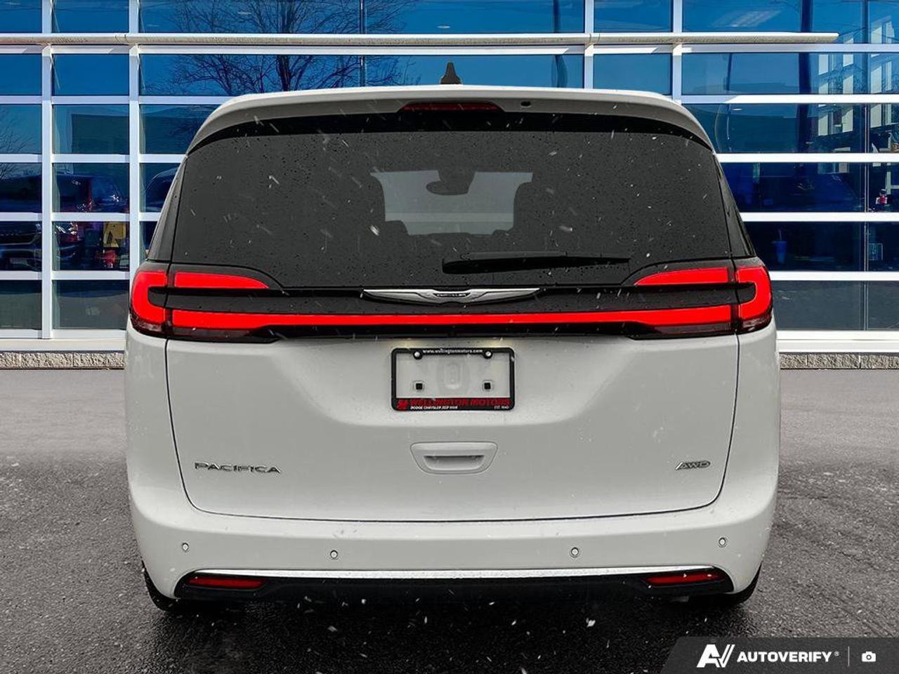 2025 Chrysler Pacifica Select | Leather | Apple CarPlay | Android Auto | Cross Traffic Alert | Lane Departure Warning | Photo