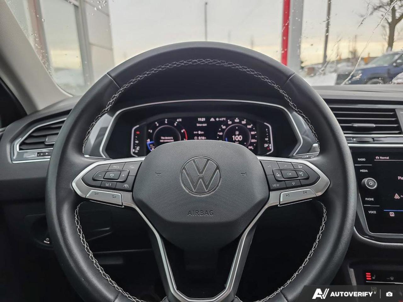 2022 Volkswagen Tiguan Comfortline | AWD | Leather | Heated Seats | Photo