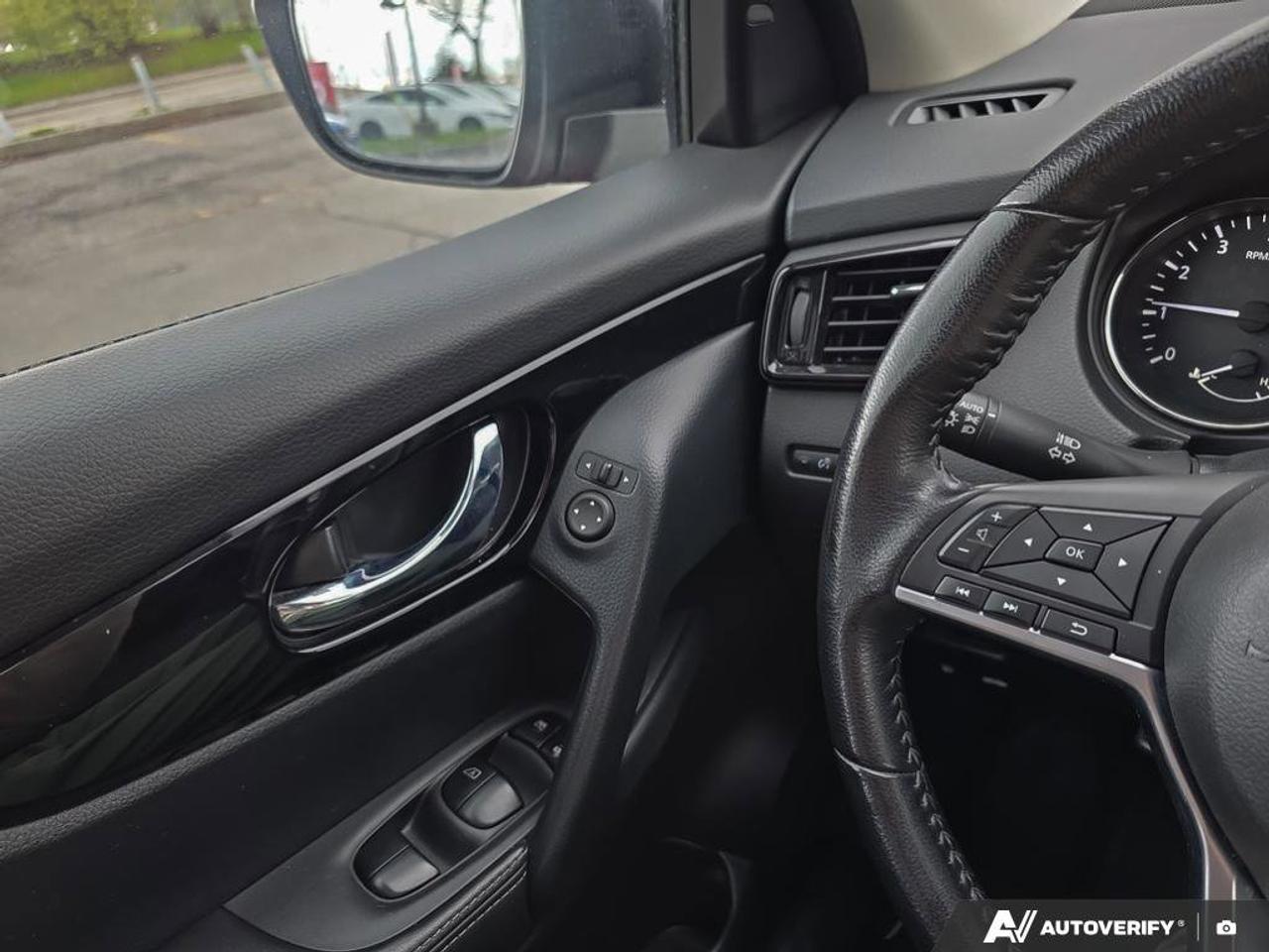 2023 Nissan Qashqai SV AWD | Remote Engine Start | Heated Seats | Apple Car Play | Photo