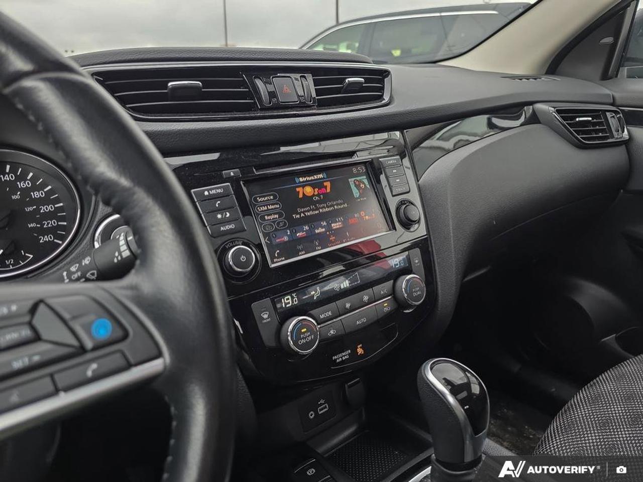 2023 Nissan Qashqai SV AWD | Remote Engine Start | Heated Seats | Apple Car Play | Photo