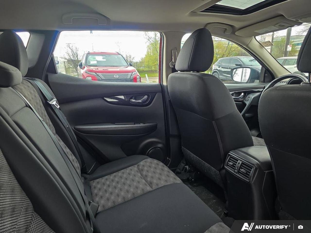 2023 Nissan Qashqai SV AWD | Remote Engine Start | Heated Seats | Apple Car Play | Photo