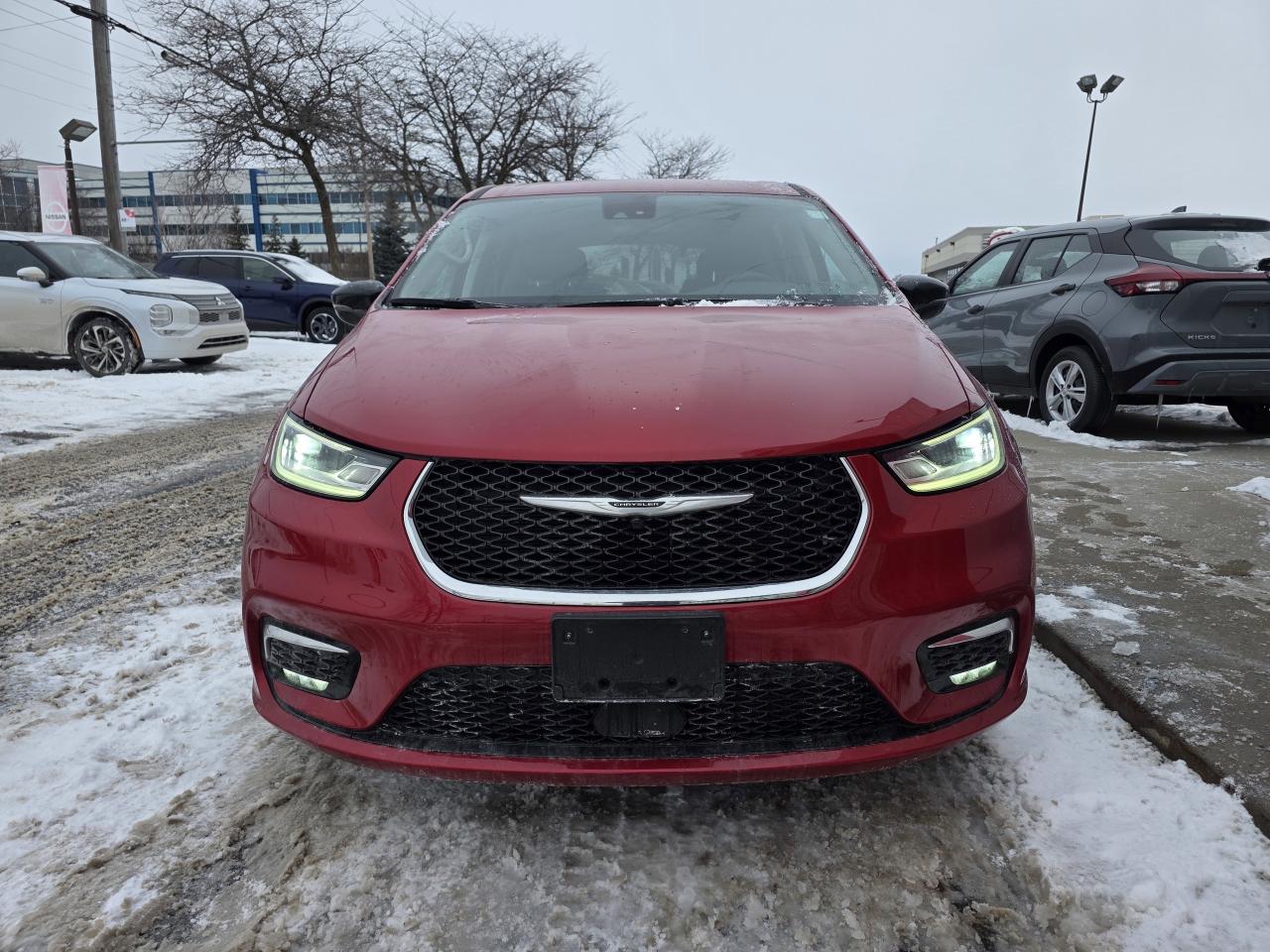 2024 Chrysler Pacifica Touring-L | Stow 'N' Go | Apple Car Play | Heated Seats | Photo2