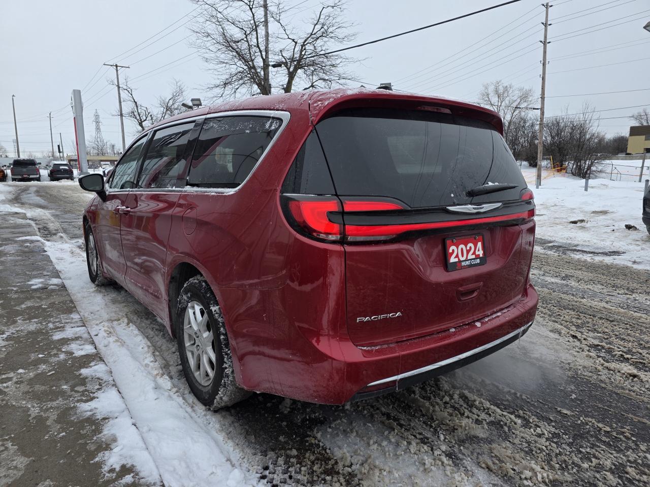 2024 Chrysler Pacifica Touring-L | Stow 'N' Go | Apple Car Play | Heated Seats | Photo