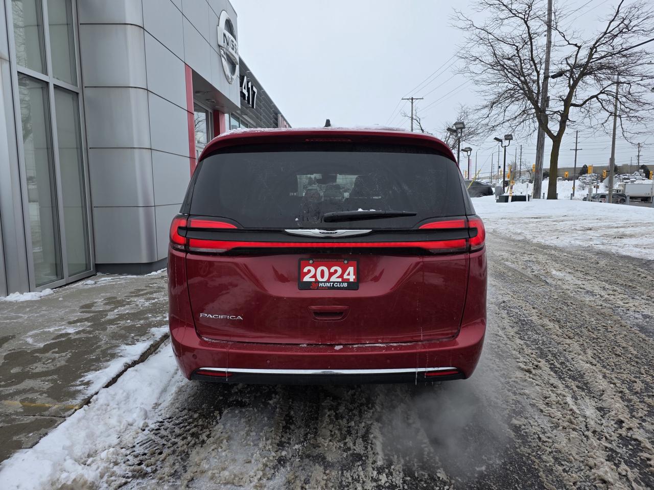 2024 Chrysler Pacifica Touring-L | Stow 'N' Go | Apple Car Play | Heated Seats | Photo