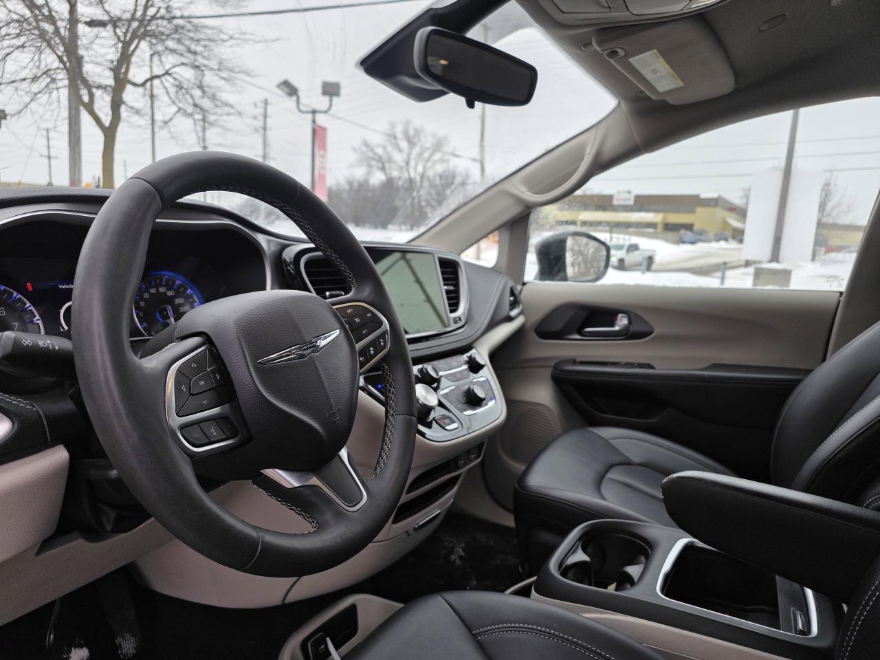 2024 Chrysler Pacifica Touring-L | Stow 'N' Go | Apple Car Play | Heated Seats | Photo