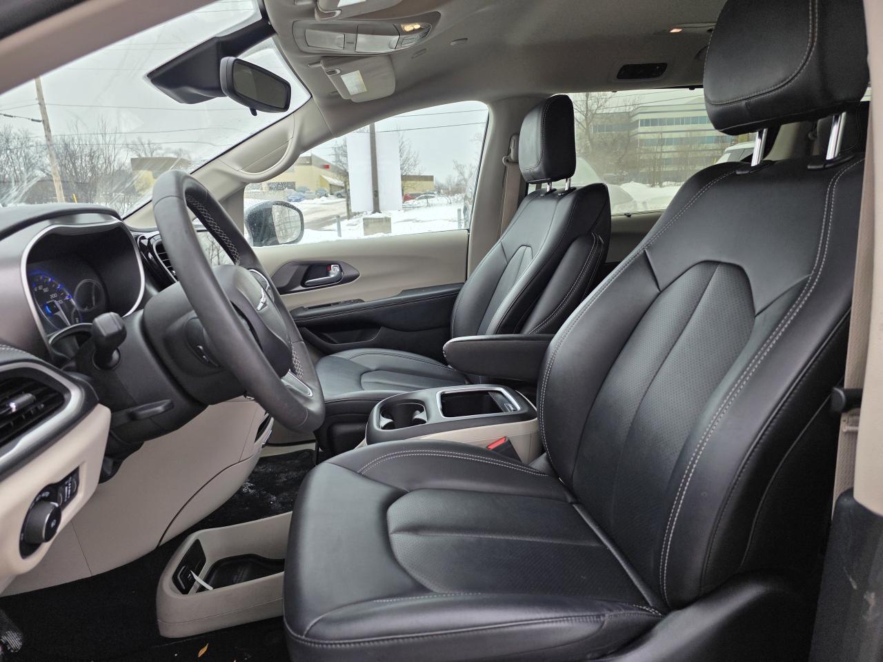 2024 Chrysler Pacifica Touring-L | Stow 'N' Go | Apple Car Play | Heated Seats | Photo