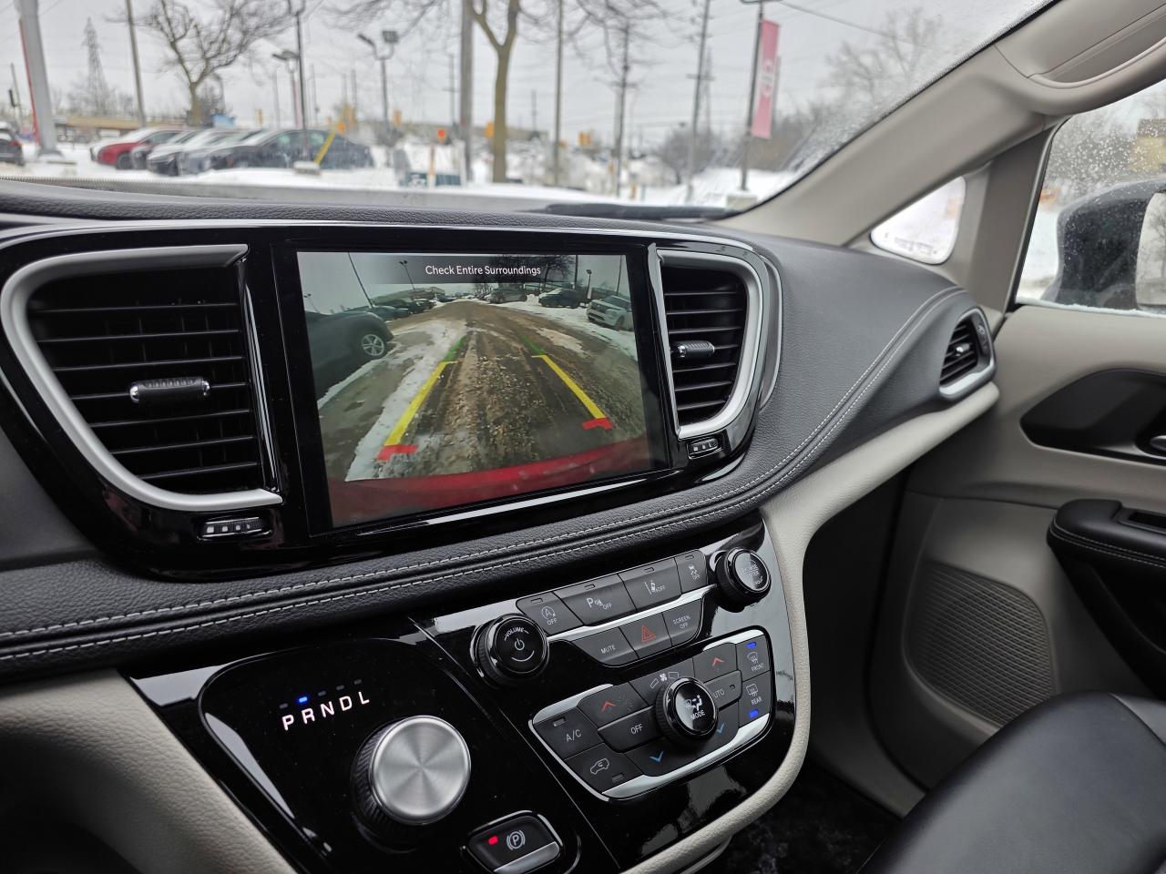 2024 Chrysler Pacifica Touring-L | Stow 'N' Go | Apple Car Play | Heated Seats | Photo