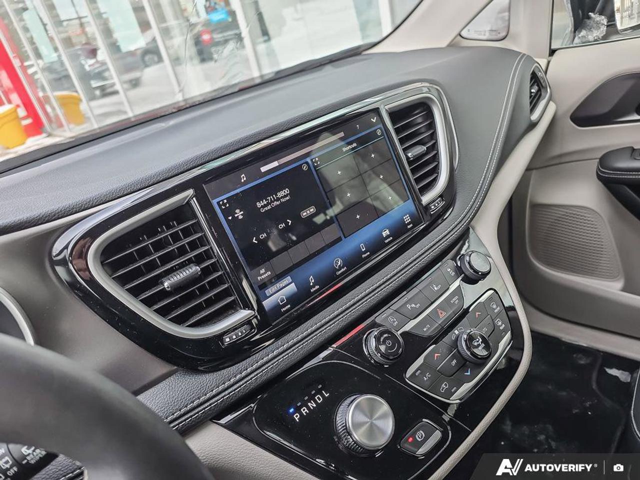 2024 Chrysler Pacifica Touring-L | Stow 'N' Go | Apple Car Play | Heated Seats | Photo