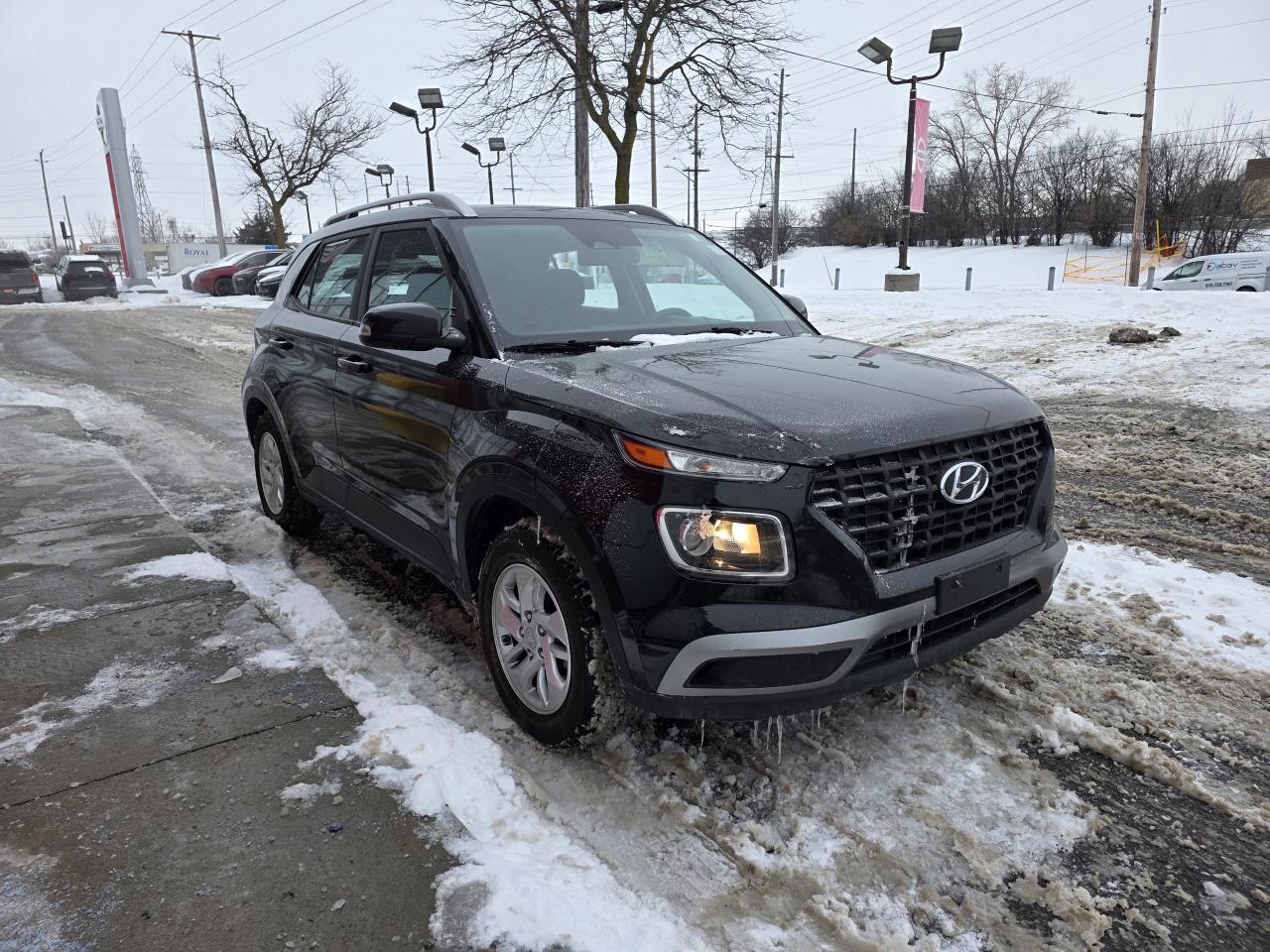 2023 Hyundai Venue Preferred | Apple Car Play | Android Auto | Heated Seats | Photo