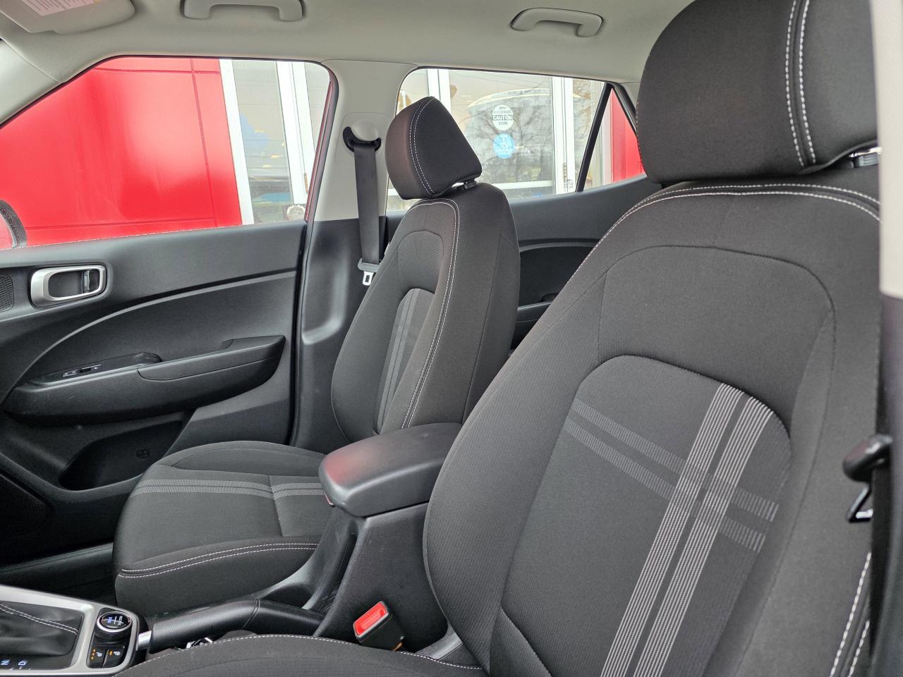 2023 Hyundai Venue Preferred | Apple Car Play | Android Auto | Heated Seats | Photo