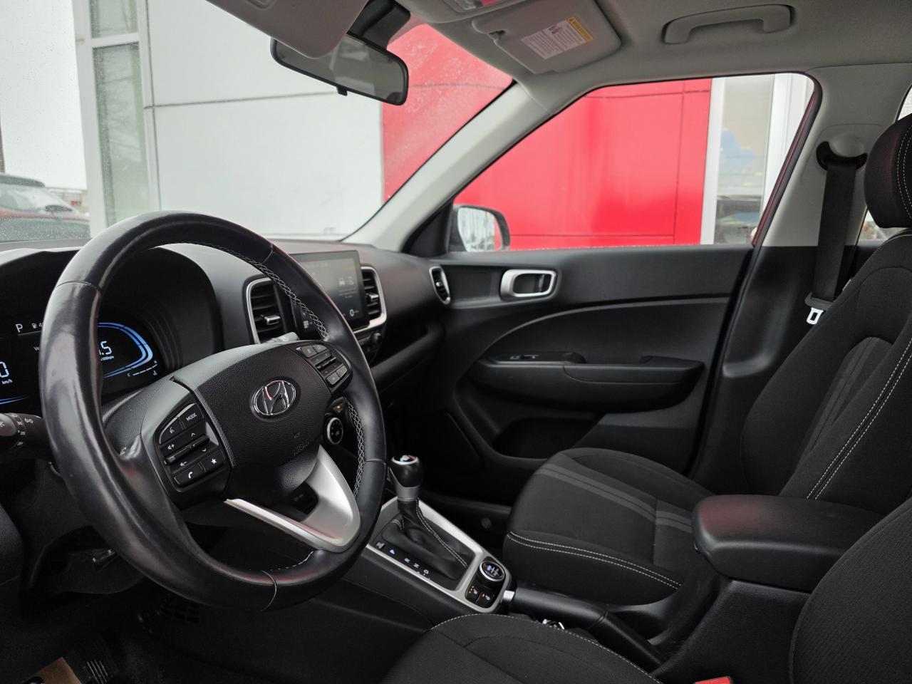 2023 Hyundai Venue Preferred | Apple Car Play | Android Auto | Heated Seats | Photo