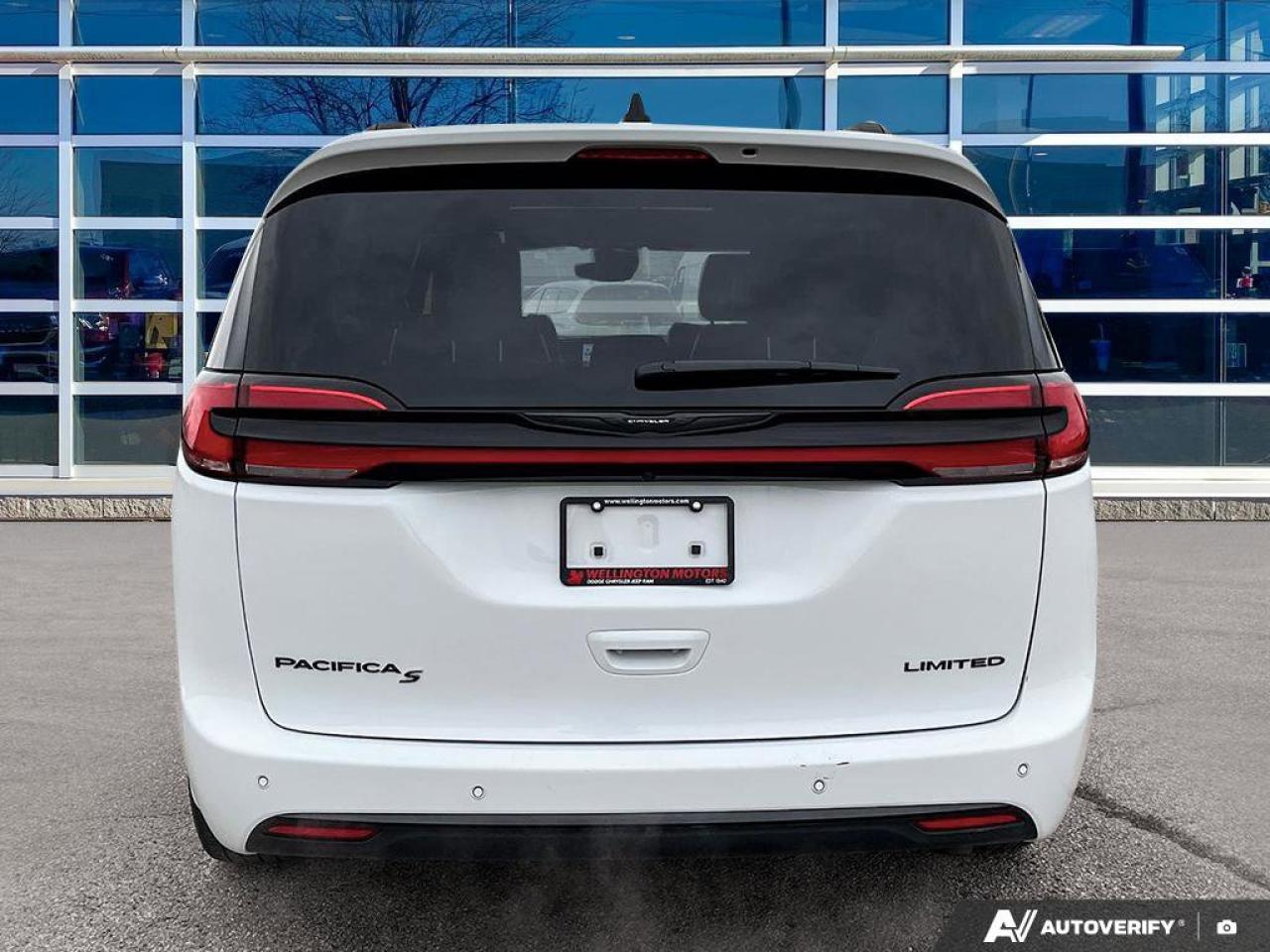 2025 Chrysler Pacifica Limited | Nav | Sunroof | Leather | Power Doors | Photo