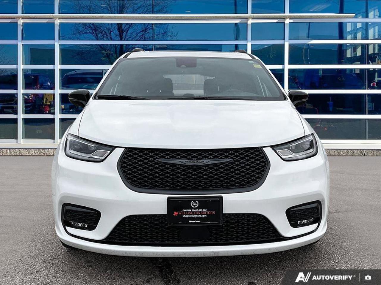 2025 Chrysler Pacifica Limited | Nav | Sunroof | Leather | Power Doors | Photo