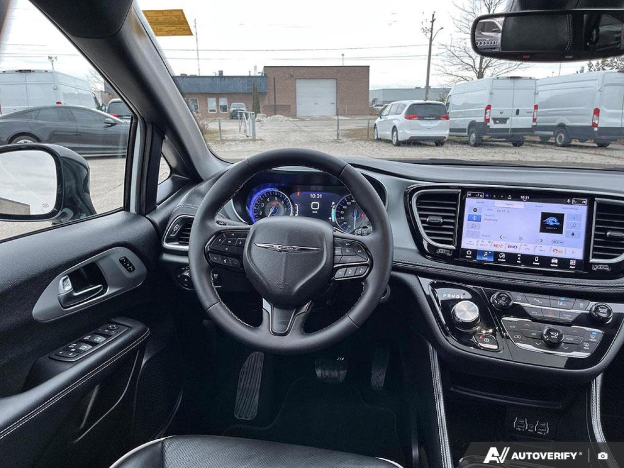 2025 Chrysler Pacifica Limited | Nav | Sunroof | Leather | Power Doors | Photo