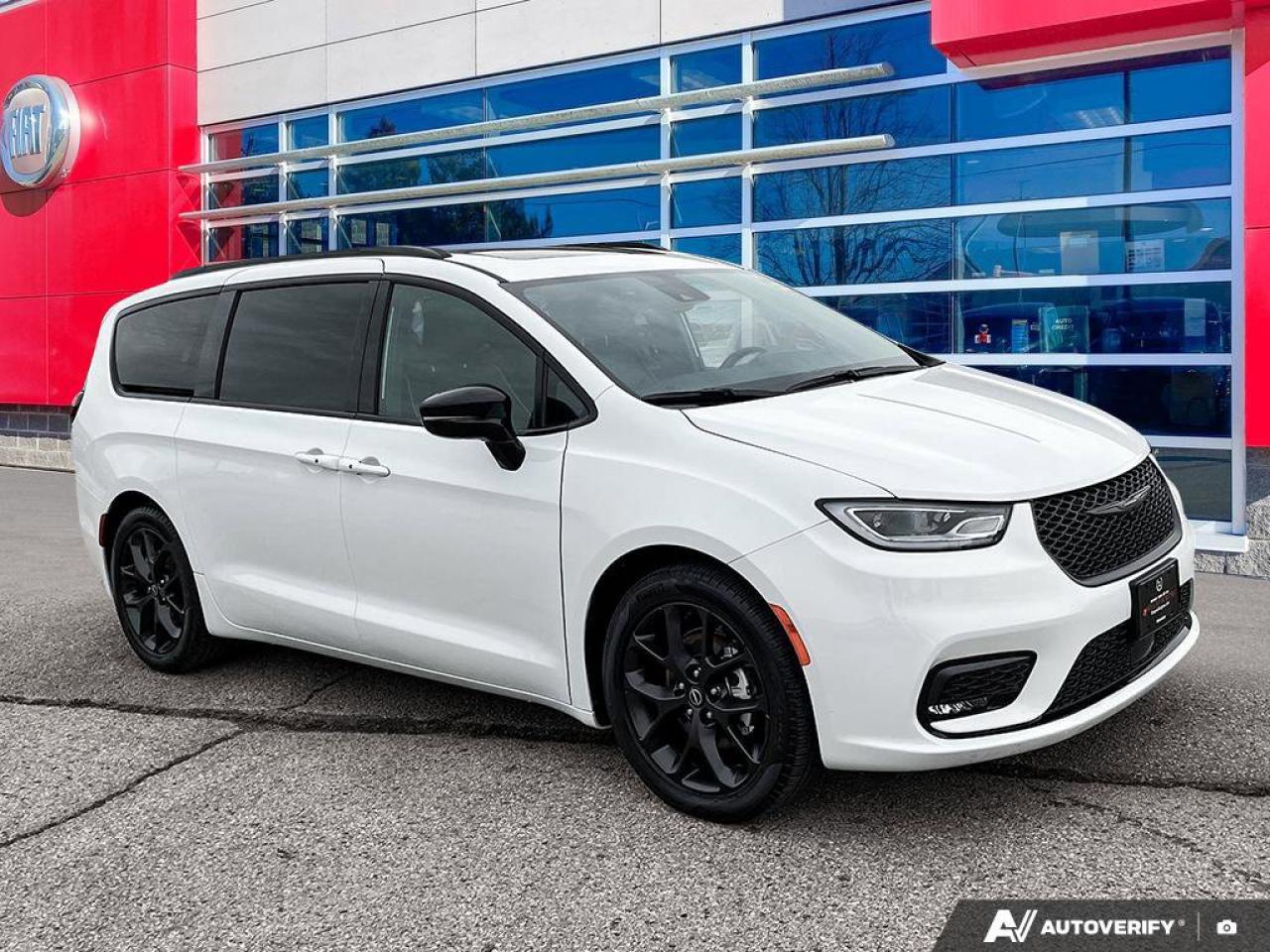 2025 Chrysler Pacifica Limited | Nav | Sunroof | Leather | Power Doors | Photo