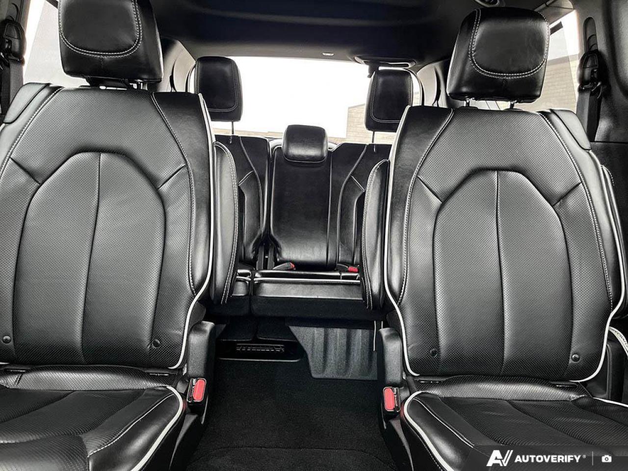 2025 Chrysler Pacifica Limited | Nav | Sunroof | Leather | Power Doors | Photo