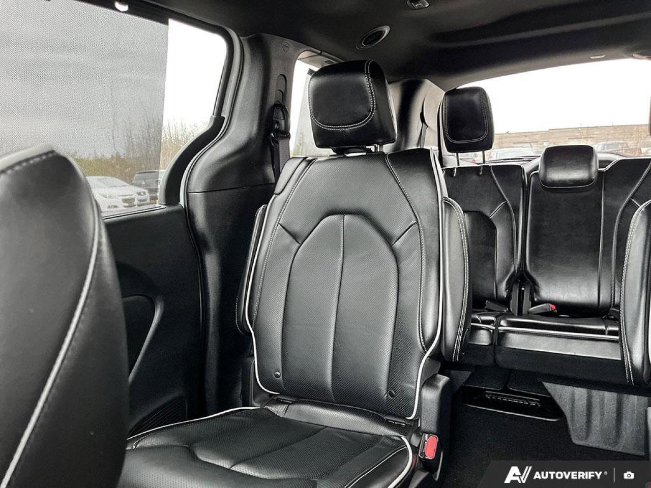 2025 Chrysler Pacifica Limited | Nav | Sunroof | Leather | Power Doors | Photo