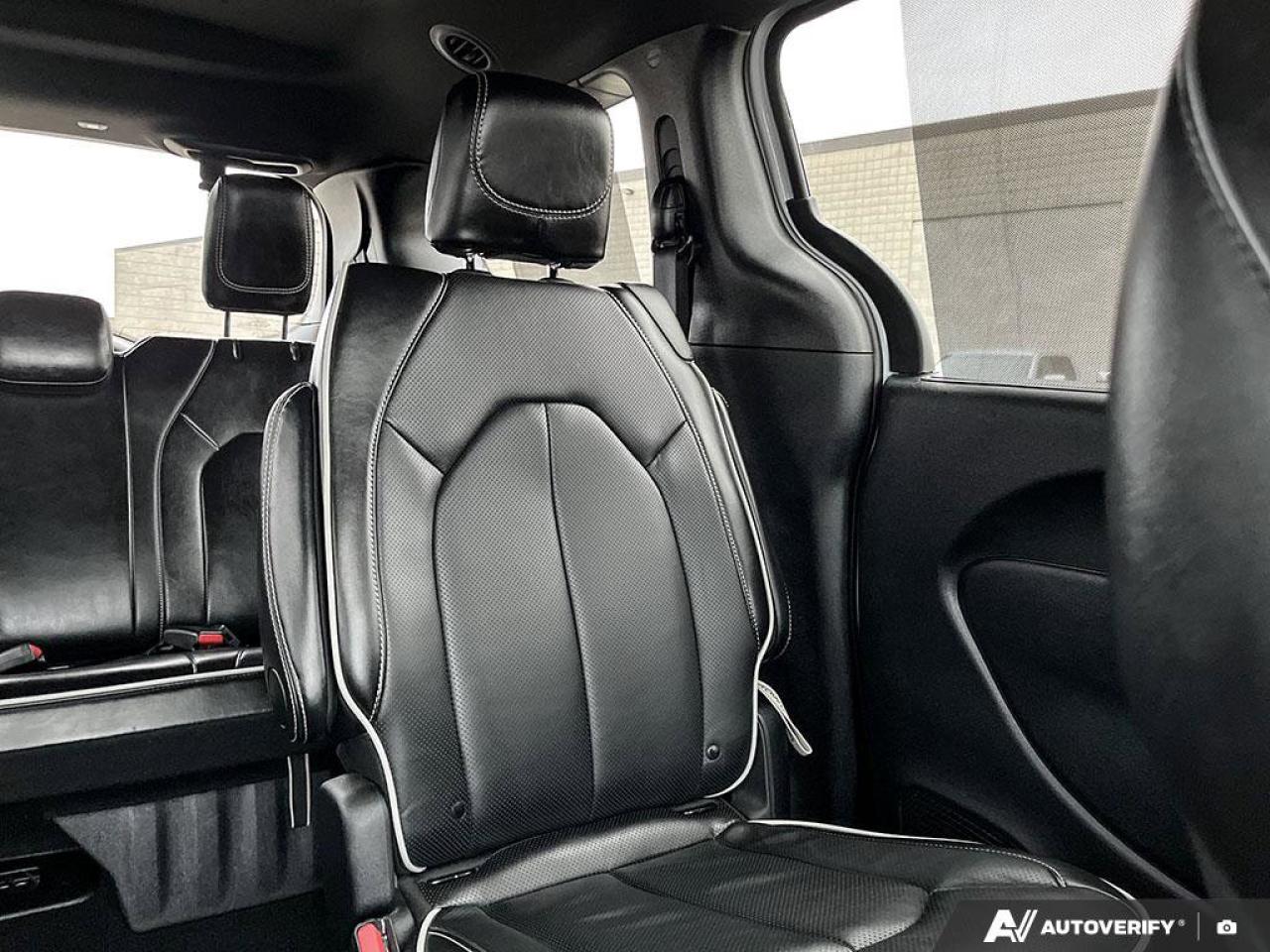 2025 Chrysler Pacifica Limited | Nav | Sunroof | Leather | Power Doors | Photo