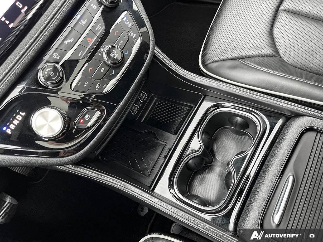 2025 Chrysler Pacifica Limited | Nav | Sunroof | Leather | Power Doors | Photo