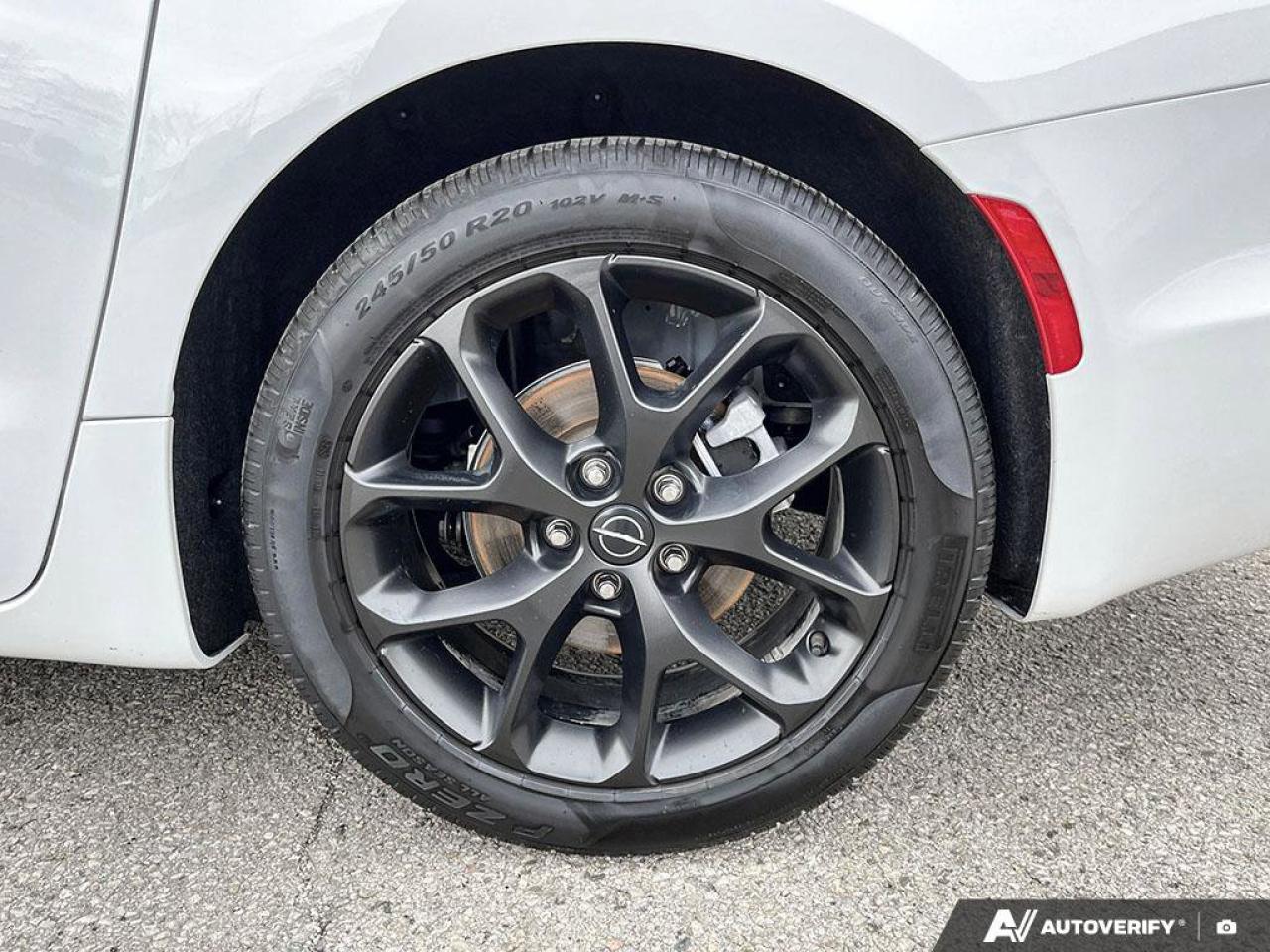 2025 Chrysler Pacifica Limited | Nav | Sunroof | Leather | Power Doors | Photo