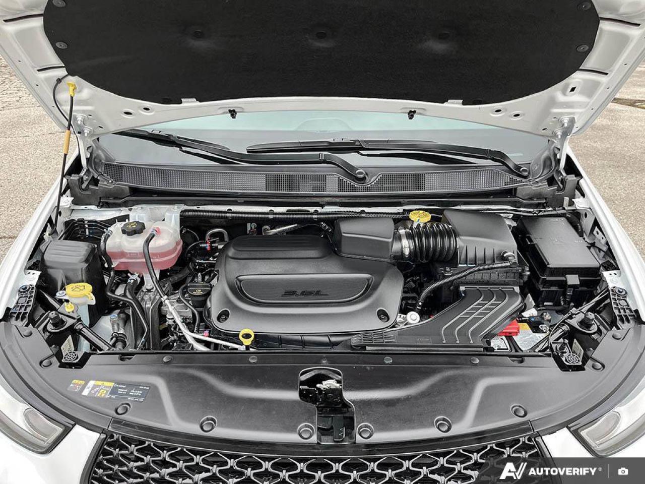 2025 Chrysler Pacifica Limited | Nav | Sunroof | Leather | Power Doors | Photo