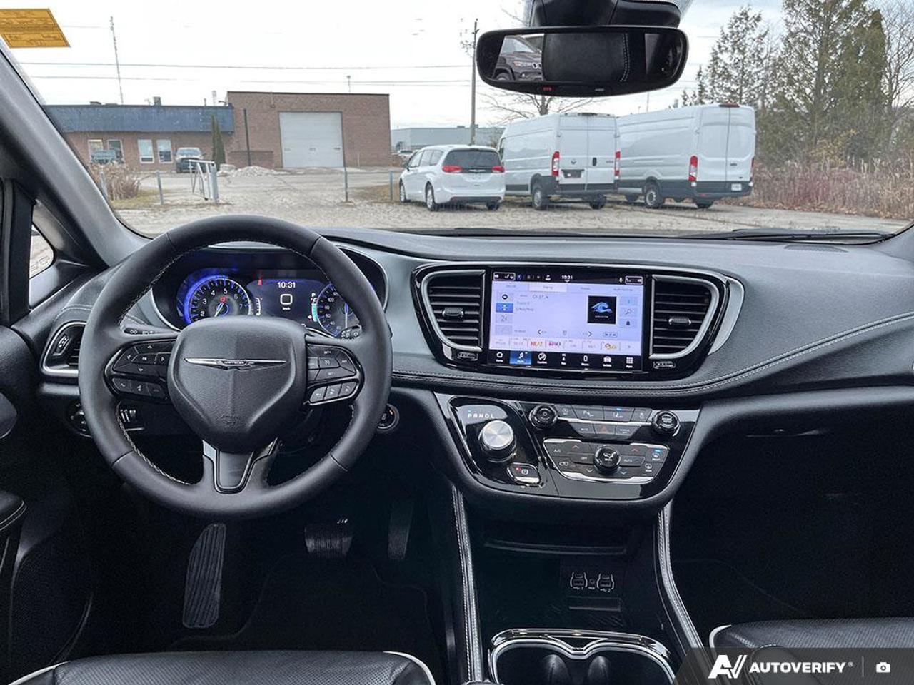 2025 Chrysler Pacifica Limited | Navigation | Sunroof | Leather | Heated Seats | Heated Mirrors | Heated Steering Wheel | Photo