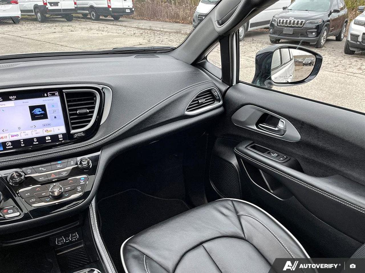 2025 Chrysler Pacifica Limited | Navigation | Sunroof | Leather | Heated Seats | Heated Mirrors | Heated Steering Wheel | Photo