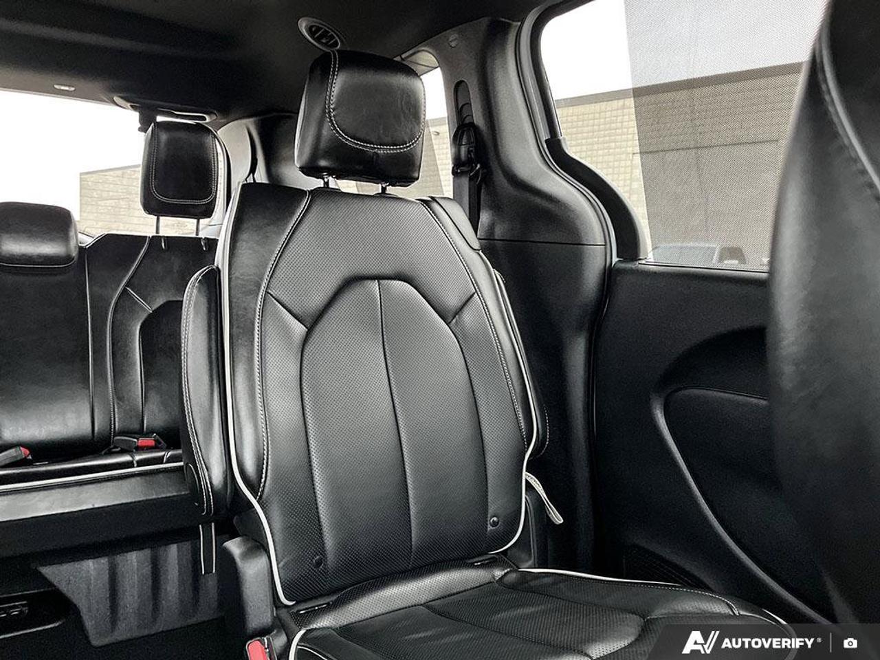 2025 Chrysler Pacifica Limited | Navigation | Sunroof | Leather | Heated Seats | Heated Mirrors | Heated Steering Wheel | Photo