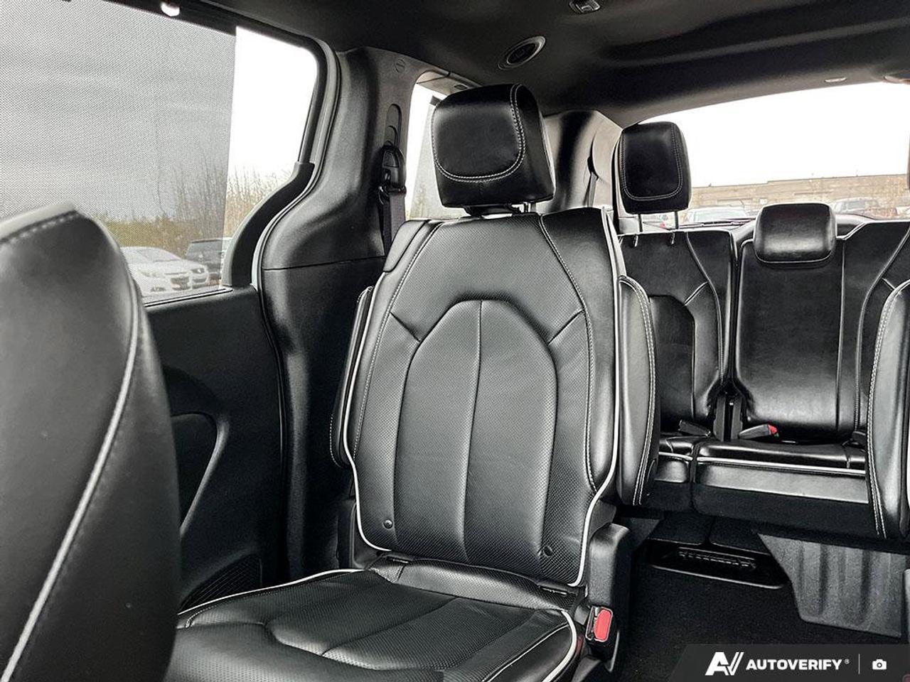 2025 Chrysler Pacifica Limited | Navigation | Sunroof | Leather | Heated Seats | Heated Mirrors | Heated Steering Wheel | Photo