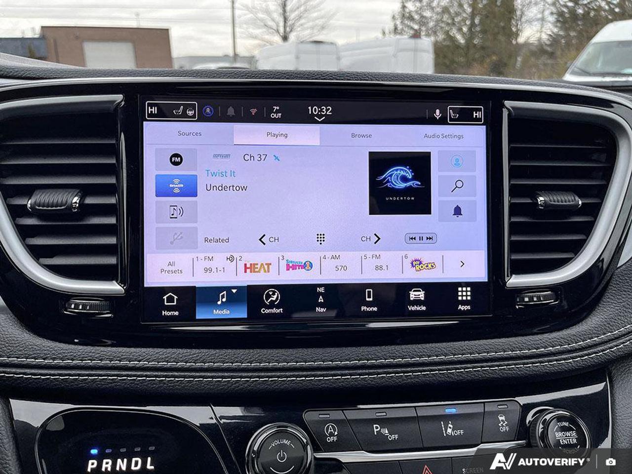 2025 Chrysler Pacifica Limited | Navigation | Sunroof | Leather | Heated Seats | Heated Mirrors | Heated Steering Wheel | Photo