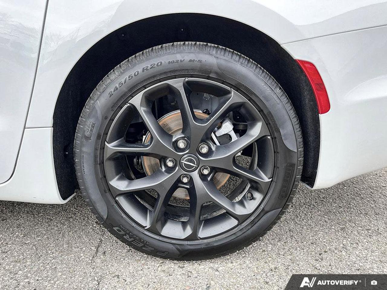 2025 Chrysler Pacifica Limited | Navigation | Sunroof | Leather | Heated Seats | Heated Mirrors | Heated Steering Wheel | Photo