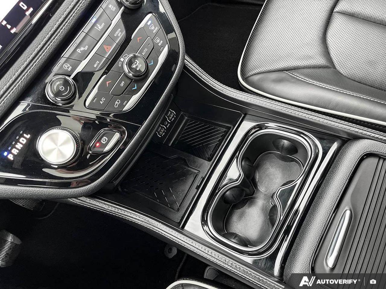 2025 Chrysler Pacifica Limited | Navigation | Sunroof | Leather | Heated Seats | Heated Mirrors | Heated Steering Wheel | Photo