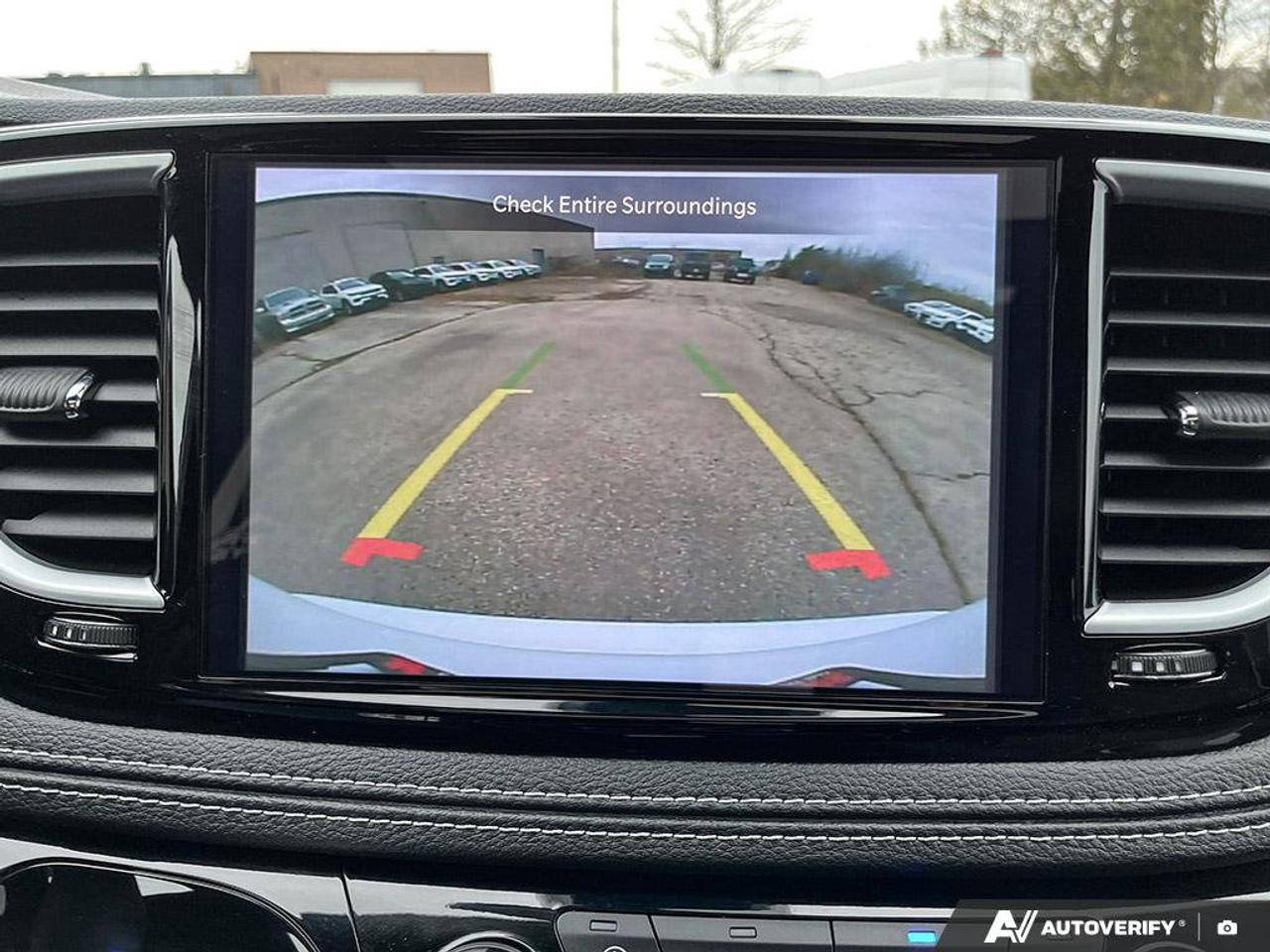 2025 Chrysler Pacifica Limited | Navigation | Sunroof | Leather | Heated Seats | Heated Mirrors | Heated Steering Wheel | Photo