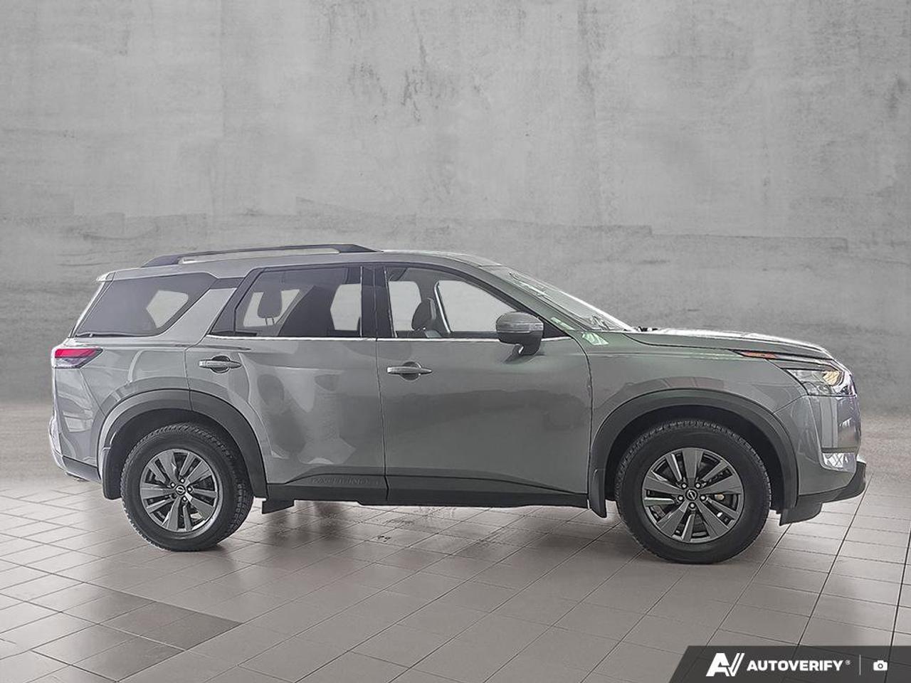2024 Nissan Pathfinder SV Photo4