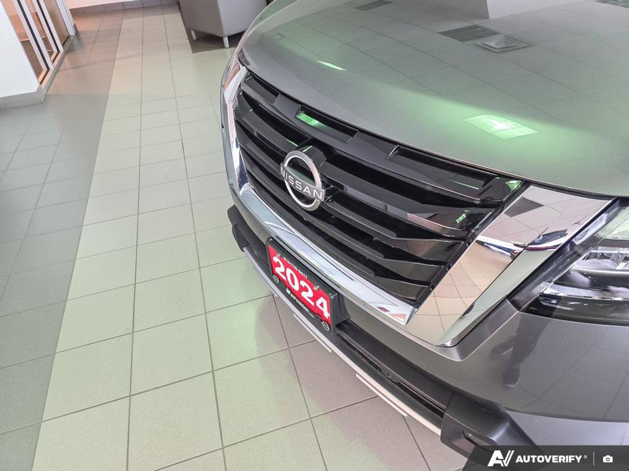 2024 Nissan Pathfinder SV Photo