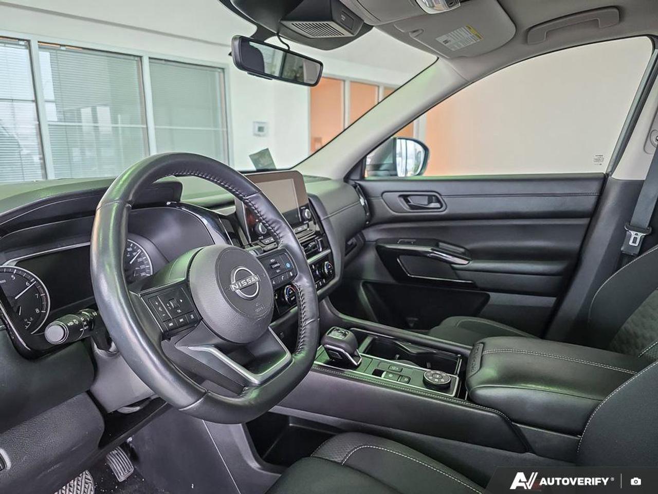 2024 Nissan Pathfinder SV Photo