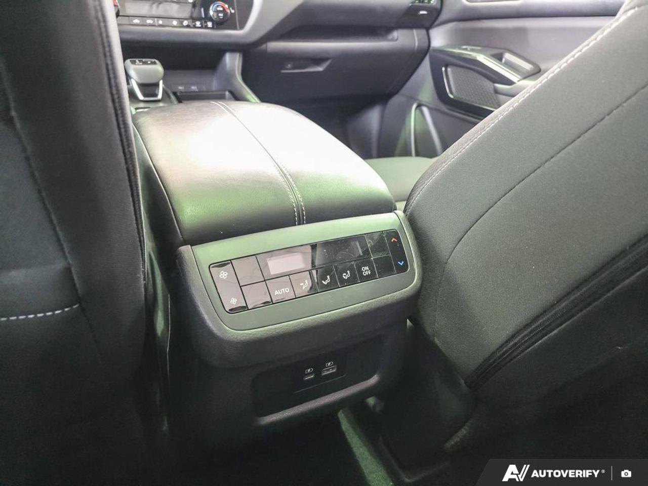 2024 Nissan Pathfinder SV Photo