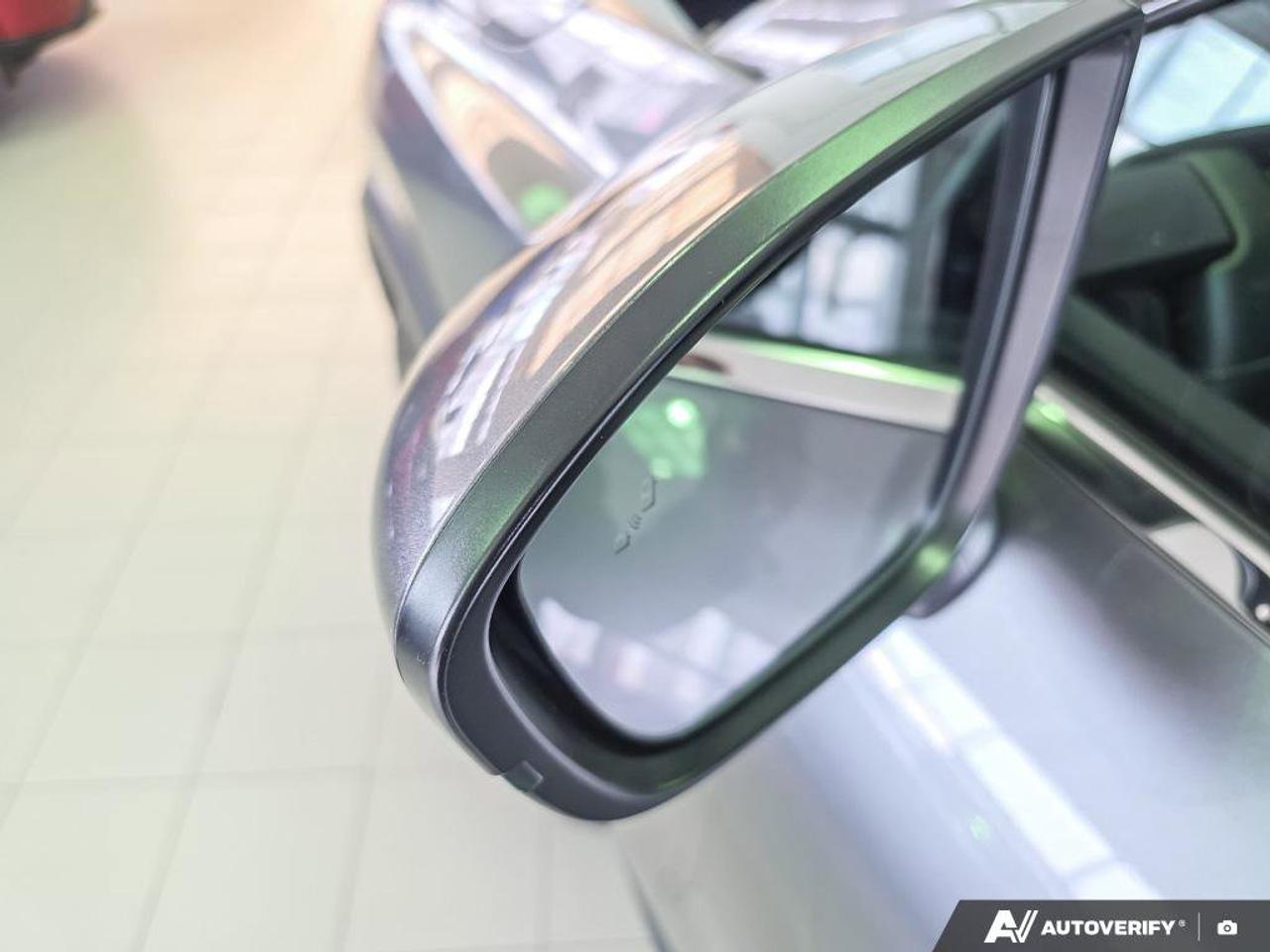 2024 Nissan Pathfinder SV Photo