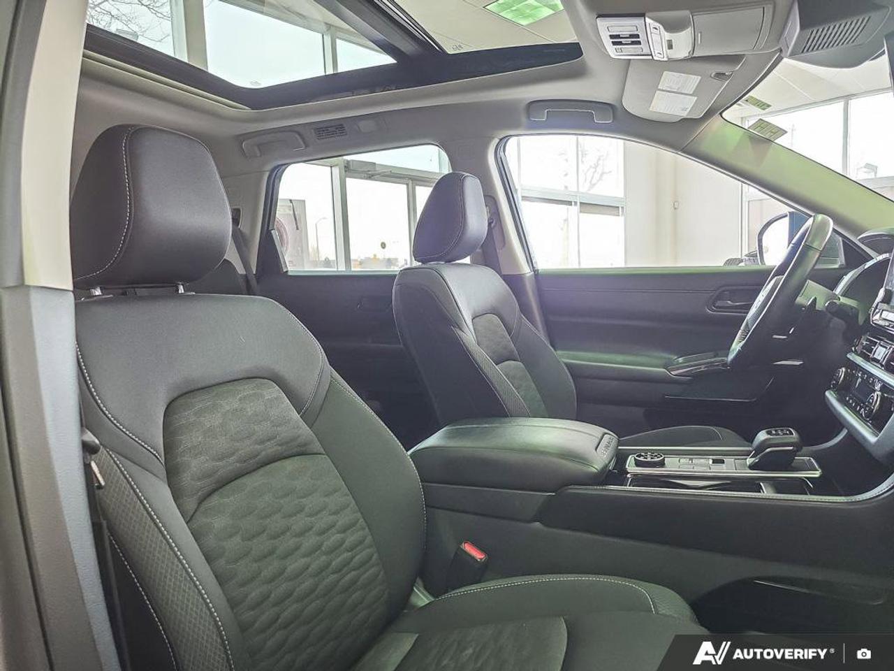 2024 Nissan Pathfinder SV Photo