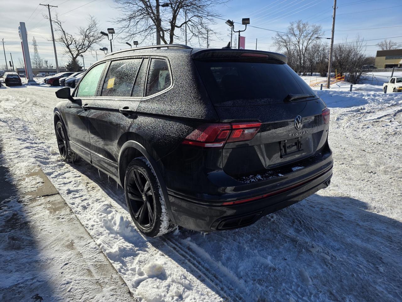 2024 Volkswagen Tiguan Comfortline R-Line Black Edition Photo