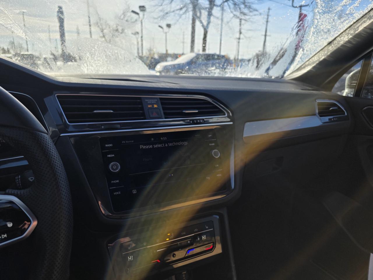 2024 Volkswagen Tiguan Comfortline R-Line Black Edition Photo