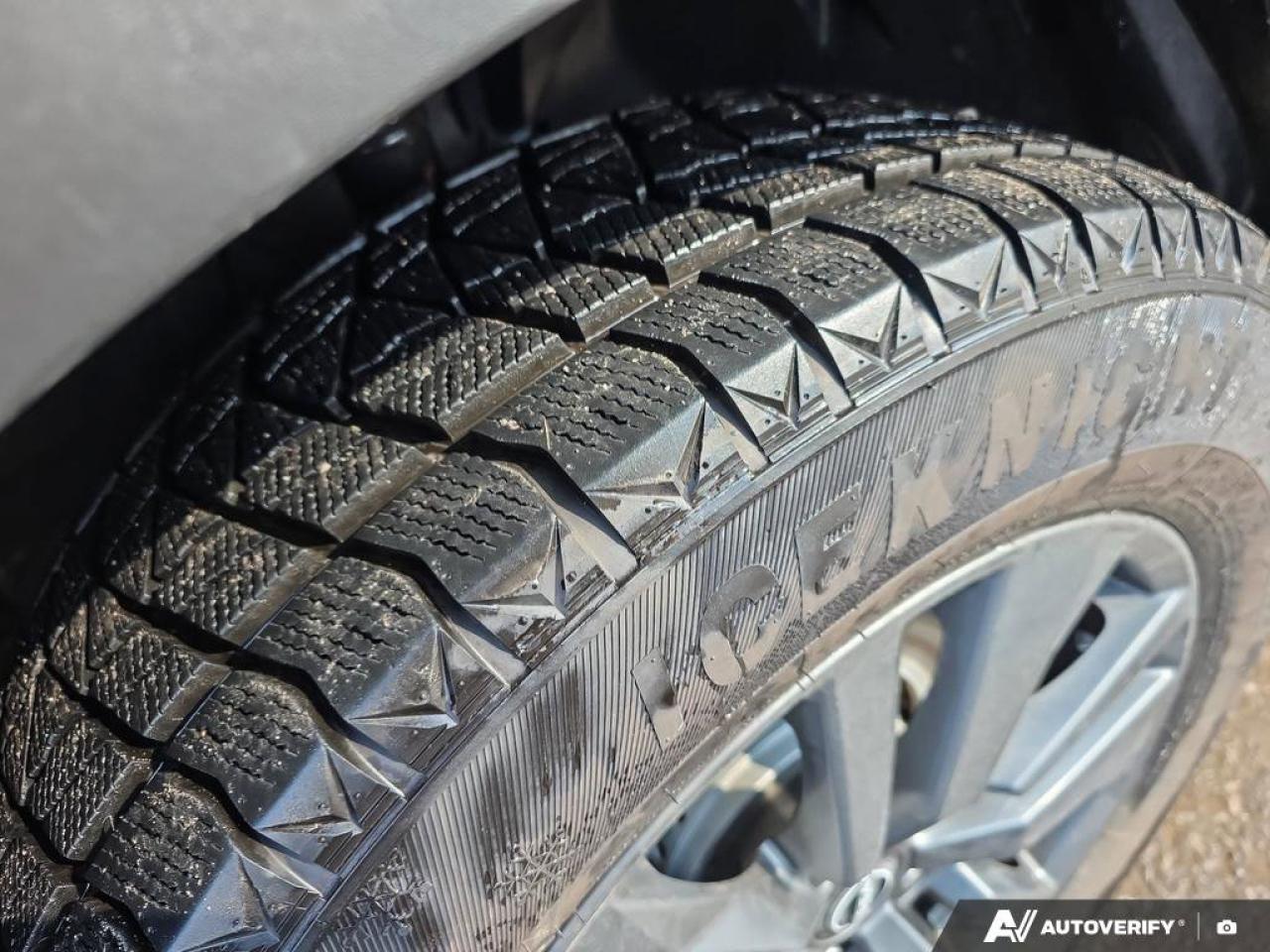 2024 Nissan Pathfinder SV AWD | 8 Seats | 3rd Row | Apple Car Play | Photo